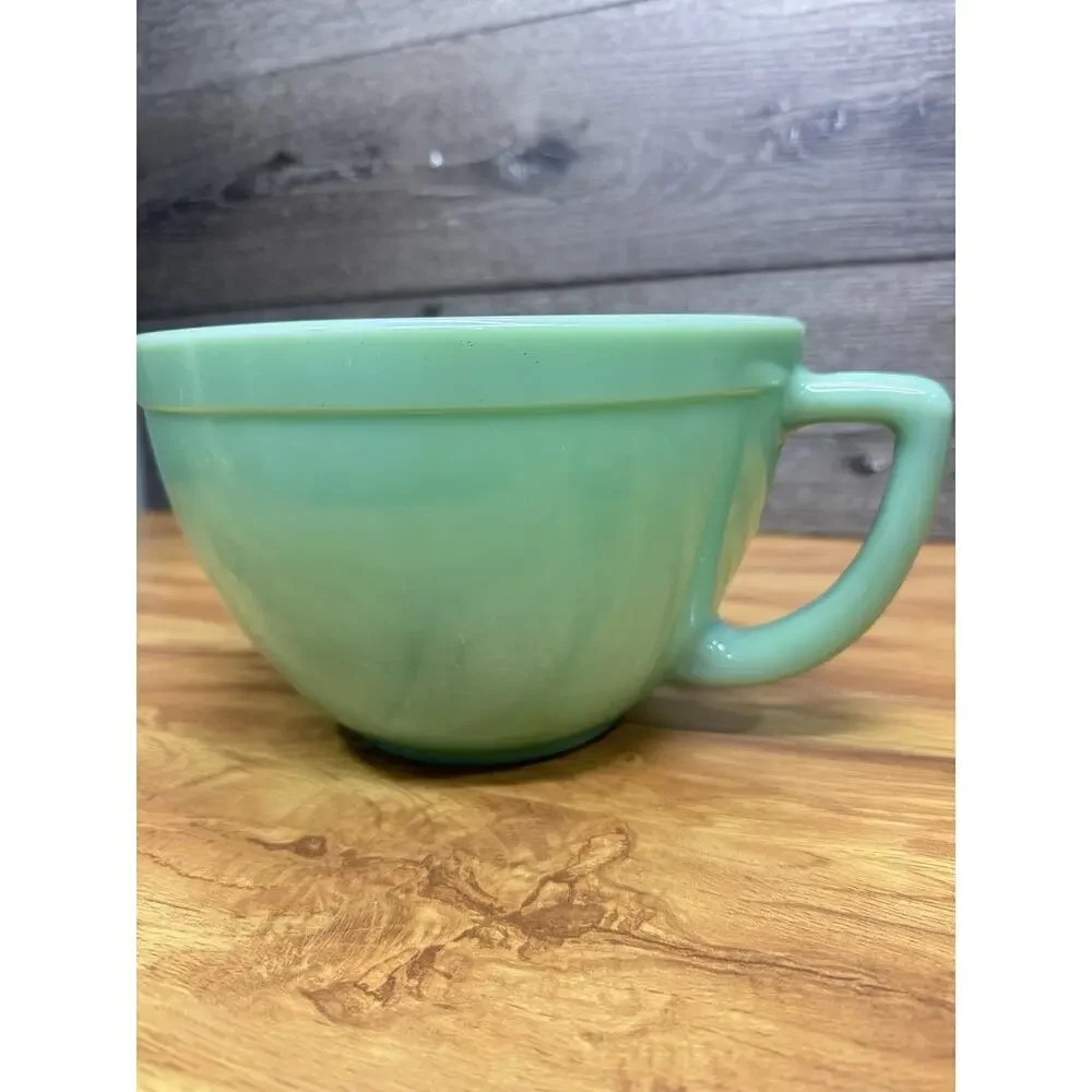 Vintage Fire-King Jadeite 2.5Qt Oven Ware Mixing Batter Bowl Spout & Handle